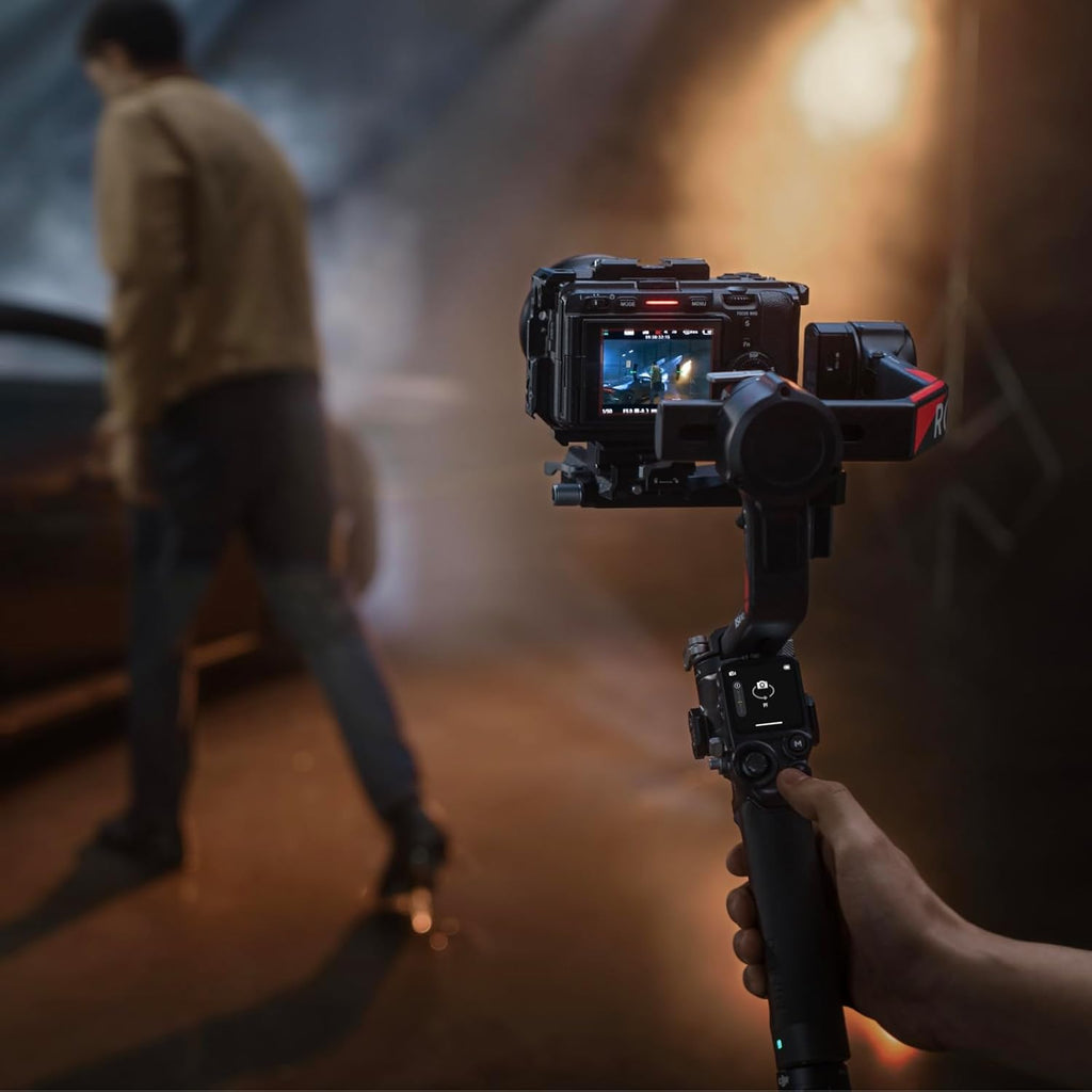 DJI RS 4 Pro, 3-Axis Gimbal stabilizer for Camera for DSLR & Cinema Camera Stabilizer Canon/Sony/Panasonic/Nikon/Fujifilm, 2nd-Gen Native Vertical Shooting, 4.5kg (10lbs) Payload, Camera Gimbal