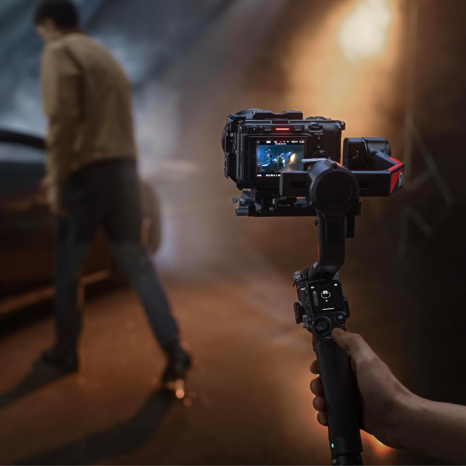 DJI RS 4 Pro, 3-Axis Gimbal stabilizer for Camera for DSLR & Cinema Camera Stabilizer Canon/Sony/Panasonic/Nikon/Fujifilm, 2nd-Gen Native Vertical Shooting, 4.5kg (10lbs) Payload, Camera Gimbal