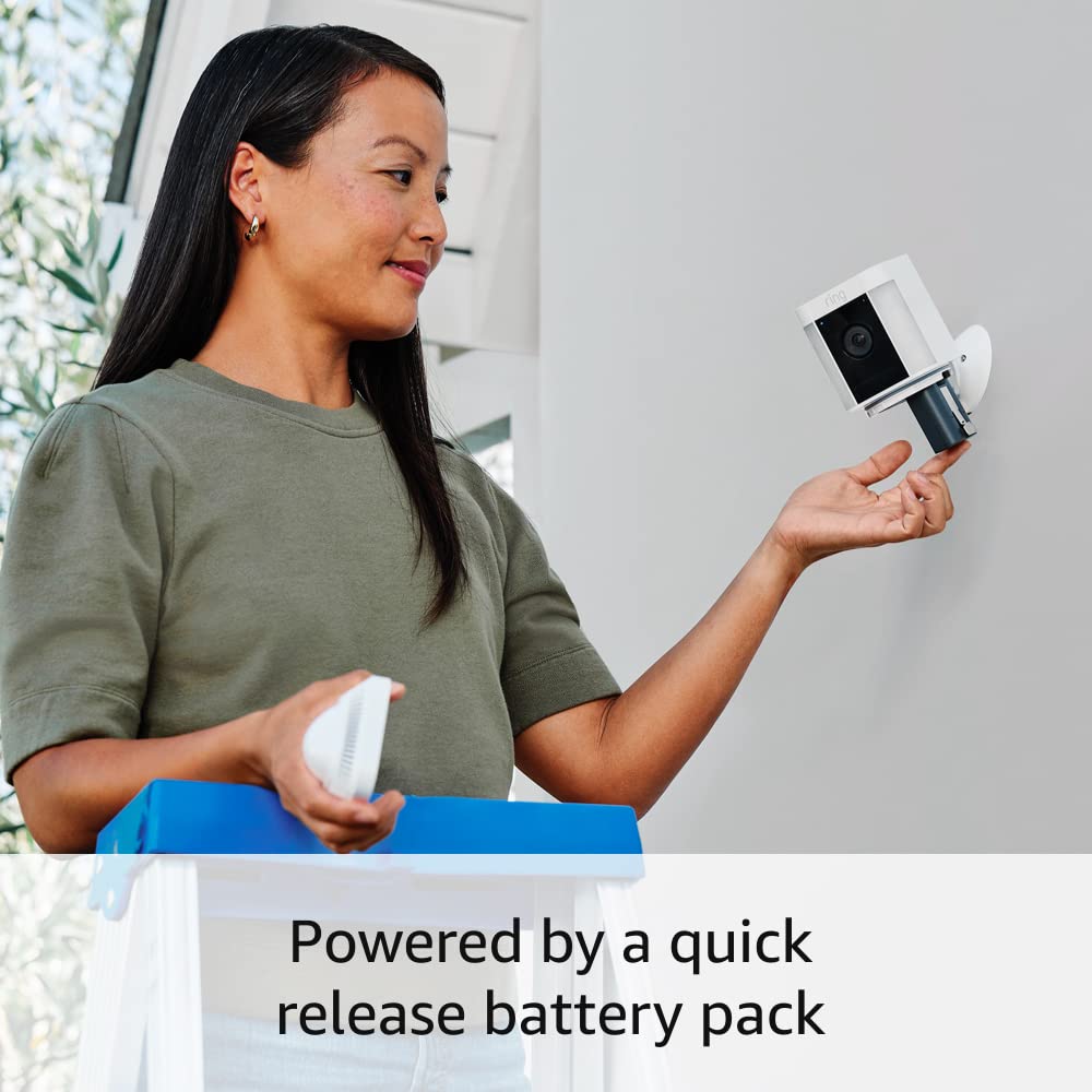 Ring Spotlight Cam Plus, Battery with extra Quick Release Battery