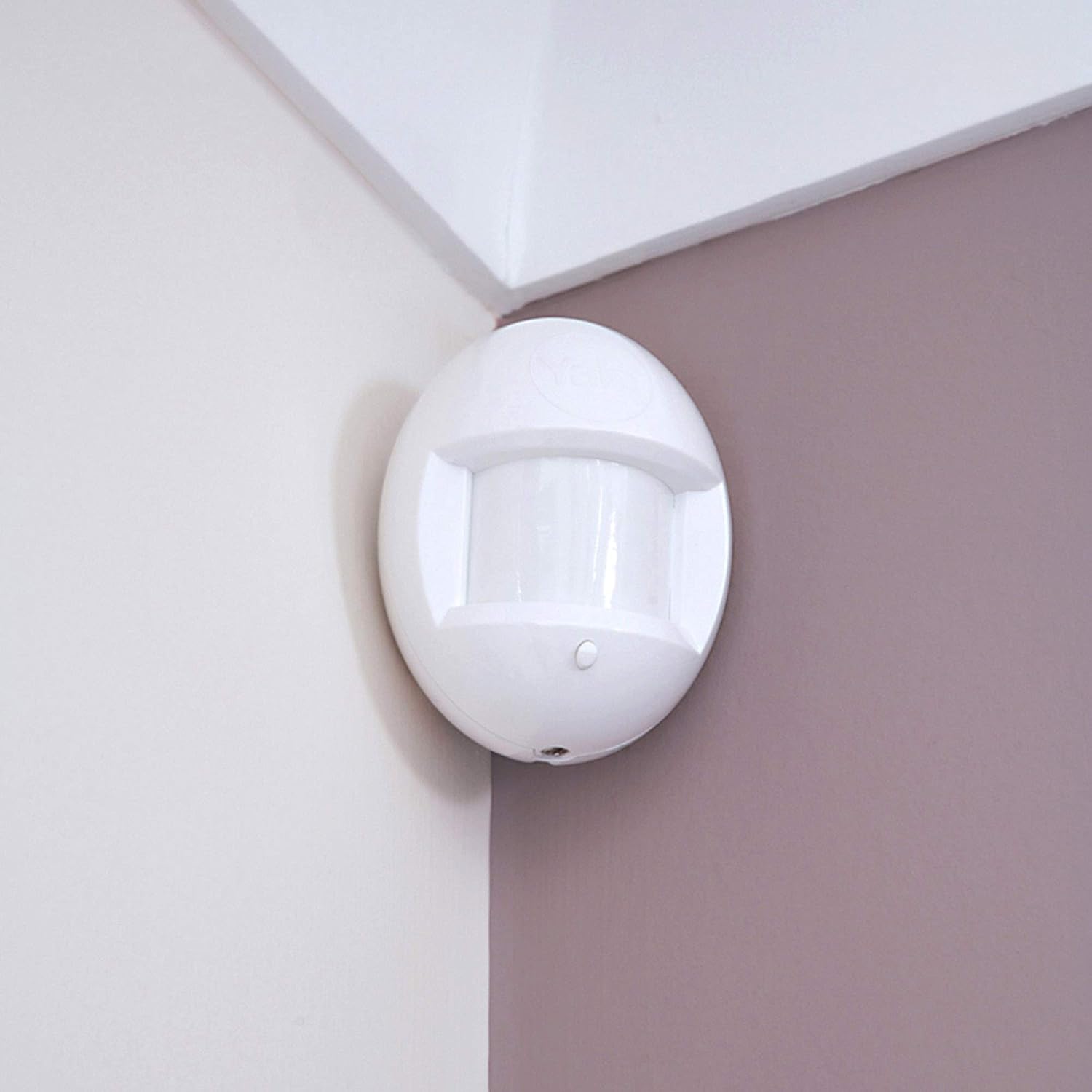Yale YES-ALARMKIT Essentials Alarm Kit, Battery Powered, 5 Piece Kit, Self Monitored, No Contract, Wireless, PIR Movement Sensors, Door/Window Sensor External Siren, Keypad No Monitoring Fee