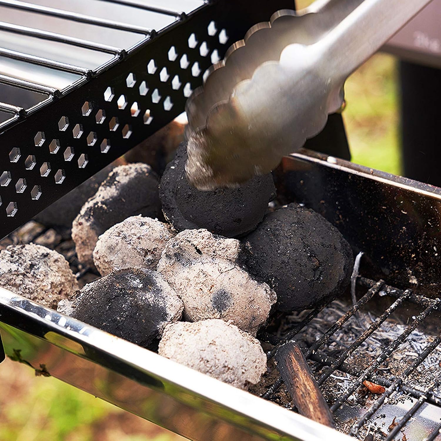 Barbecue Desk Outdoor Camping Courtyard Picnic Roast Meat Home Charcoal Grill Portable Travel Folding BBQ Grill with Storage Bag and Non-Stick Frying Pan,27.4×18.5'×31.0' Tabletop Barbecue